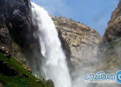 آبشار سفیده یکی از جاذبه های طبیعی استان یزد به شمار می رود