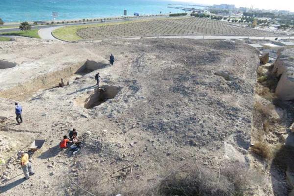 پاکسازی بقایای معماری محوطه تاریخی صفه سرمسجد در مسجد سلیمان