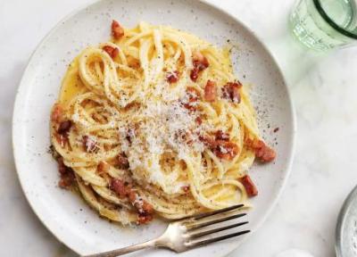 طرز تهیه اسپاگتی کاربونارا اصیل ایتالیایی؛ بدون خامه