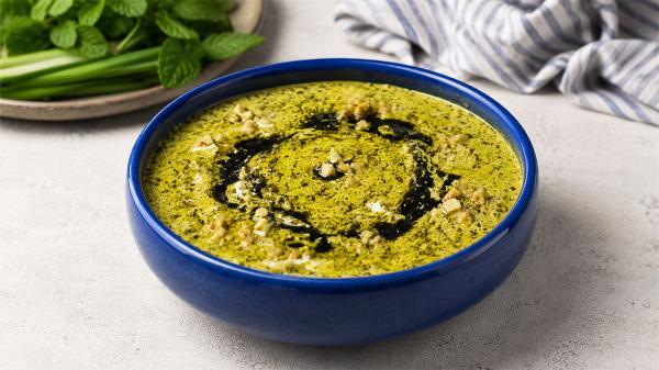 طرز تهیه اشکنه کشک مشهد با عطر پیاز داغ و نعناع داغ